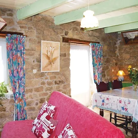 2 Bedroom Cozy In Plouaret Keraudy