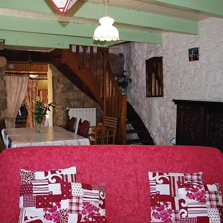 2 Bedroom Cozy In Plouaret Дом отдыха *