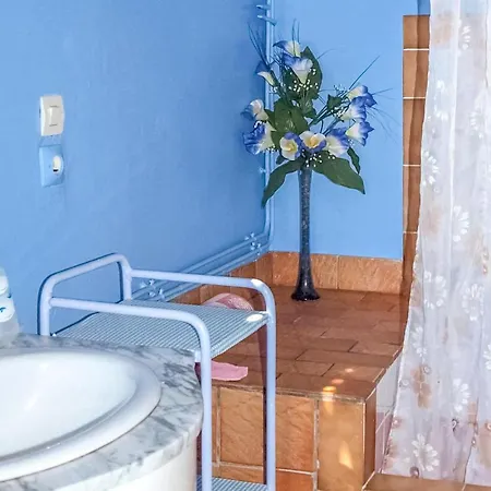 Дом отдыха 2 Bedroom Cozy In Plouaret