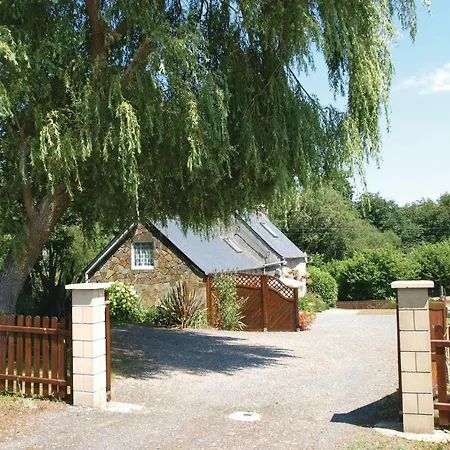 2 Bedroom Cozy In Plouaret Дом отдыха